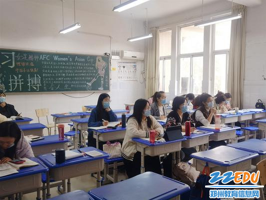 语文分会场老师们在认真学习_副本