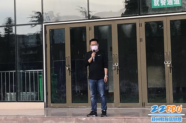 学发中心主任吴鹏起老师讲话_副本