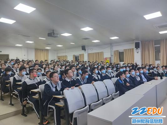 学生们热情高涨