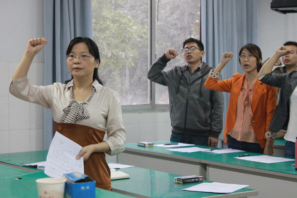 教师发展中心主任彭安荣领誓，教师宣誓(6)_8016.jpg